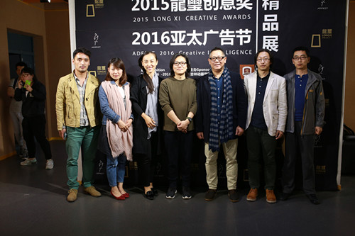 5. 广告学院教师与孙涛老师合影留念_副本.jpg