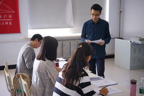 2015届毕业生回答答辩中教师提问_副本.jpg